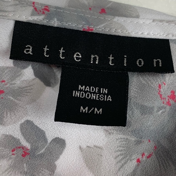 Like New Sleeveless Floral Top By Attention - Picture 3 of 4